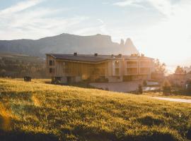 ICARO Hotel，位于阿尔卑斯休斯山的酒店