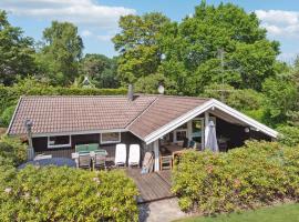 Amazing Home In Hornbæk With Kitchen，位于霍恩拜克的酒店