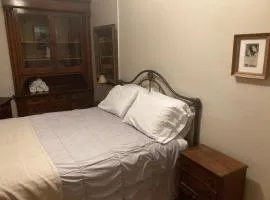 Queen Bed with Shared Bathroom in Lakeview - 2B