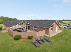 Nice Home In Haderslev With Sauna，位于哈泽斯莱乌的酒店