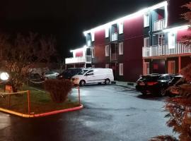 Brit Hotel Essentiel Albi Parc des Expos，位于勒斯奎斯特勒的酒店