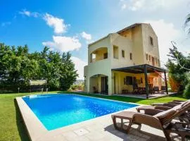 Stunning Home In Finikia
