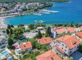 Beautiful Home In Pjescana Uvala