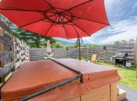 Relax with mountain views & a hot tub #5
