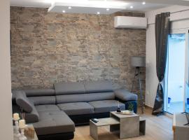 GIAKOST APARTMENTS V near airport，位于阿特米达的酒店