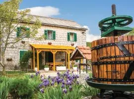 Three-Bedroom Holiday Home In Lecevica