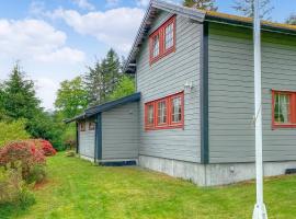 3 Bedroom Awesome Home In Leikanger，位于Leikanger的酒店