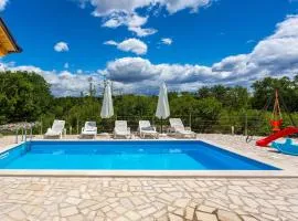 Cozy Home In Viskovo With Kitchen