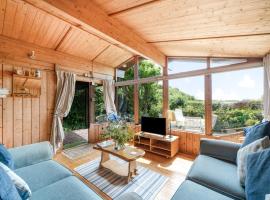 Scandinavian Style Lodge in Rock，位于韦德布里奇的酒店