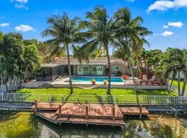 Modern, 4B&3B with Pool and Lake