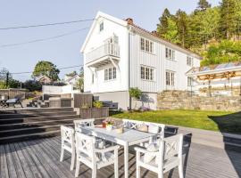 Lindstøl - beautiful cabin in wonderful Risør!，位于里瑟尔的酒店