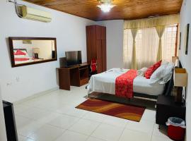Hotel Andes，位于弗洛伦西亚的带按摩浴缸的酒店