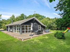 Beautiful Home In Rønne With Wifi，位于伦讷的酒店