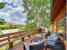 Dubois Riverfront Lodge with On-Site Fishing and Views