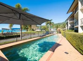 Whitsunday Beachfront Apartment on Coral Esplanade