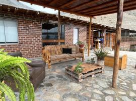 Cabaña de Campo Huaral, hermosas vistas Piscina，位于瓦拉尔的酒店