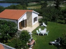 Freistehendes Ferienhaus in Funtana mit Terrasse, Garten und Grill