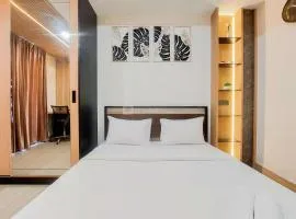 Restful and Cozy Stay Studio with Balcon at Collins Boulevard Apartment By Travelio