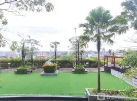 Comfort 2BR at Vida View Makassar Apartment By Travelio