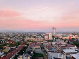 White and Cozy Studio at Vida View Makassar Apartment By Travelio