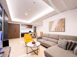 Exclusive 3BR Apartment 31 Sudirman Makassar with Private Lift By Travelio，位于马卡萨的酒店