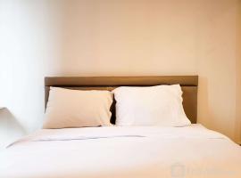 Cozy Studio at Cinere Bellevue Suites Apartment By Travelio，位于Karangtengah的酒店