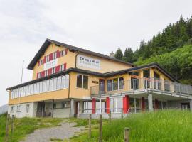 Berggasthaus Zanuz，位于拉格斯的酒店