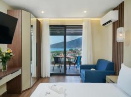 Brothers Seaview，位于克里斯阿穆迪亚的带泳池的酒店