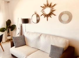 Apartamento con WIFI y piscina cerca del mar，位于托里代巴拉的酒店