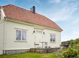 4 Bedroom Lovely Home In Fusa，位于Vinnes的酒店