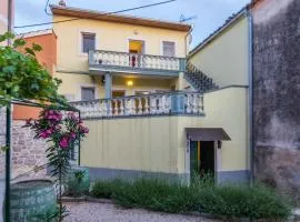 Neu renoviertes Ferienhaus fußläufig vom Strand, mit Grillbereich im umfriedeten Außenbereich