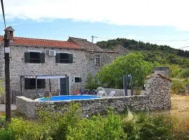 Ferienhaus in Dobropoljana mit Privatem Pool