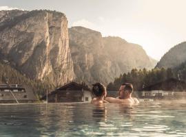 Hotel Continental Dolomites，位于塞尔瓦迪加尔代纳山谷的酒店