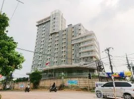 Homey and Warm Studio Amazana Serpong Apartment By Travelio