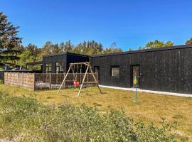 Nice Home In Blokhus With Sauna，位于布洛克胡斯的酒店