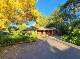 Hahndorf Home, walk to main st, sleeps 8，位于汉道夫的酒店