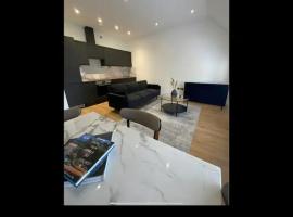 Modern 1 Bed Flat in Haslemere，位于哈斯尔米尔的酒店