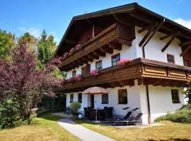 Wohnung mit möblierter Terrasse und Waldblick