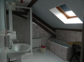 Hotel Des Voyageurs，位于Cronat的酒店