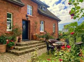 Schönes antikes Haus an der Ostsee in Mielno