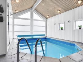 Stunning Home In Ebeltoft With Kitchen，位于埃贝尔托夫特的酒店