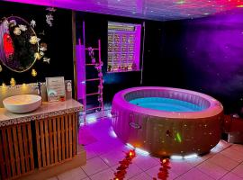 suite romantique jacuzzi，位于Gagny的情趣酒店