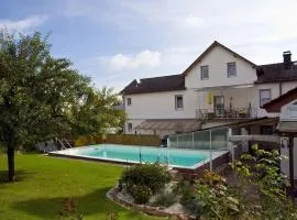 Ferienwohnung mit Pool und überdachtem Balkon