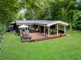 Nice Home In Frederiksværk With Wifi，位于弗雷德里克斯伐克的酒店