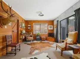 Timber Retreat - CBD location