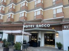 Hotel Sacco，位于梅坦蓬托的酒店