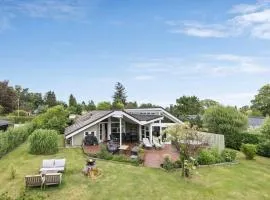 Stunning Home In Dronningmølle With Wifi