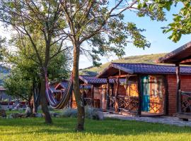 Popas 8 Odăi，位于Poiana Aiudului的酒店