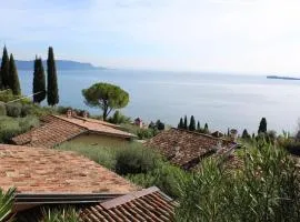 Ferienhaus in Gardone Riviera mit privatem Garten und schöner Aussicht