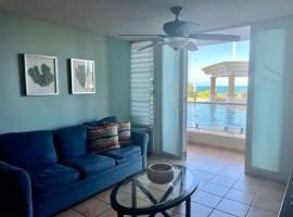 Oceanview Costa del Mar Condo with Pool and Smart TV，位于Pole Ojea的酒店
